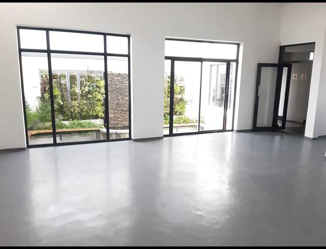 180M² BUSINESS TO LET IN WOODSTOCK